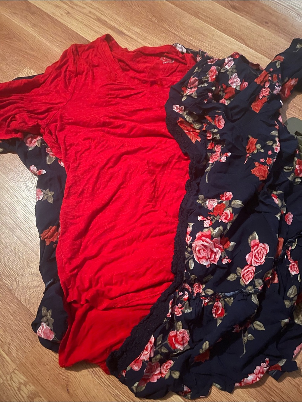 Maurices Red Scoop Neck Short Sleeve Top with Floral Overlay